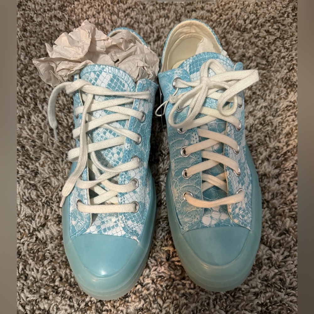 Women’s NEW converse blue sneakers size 9.5